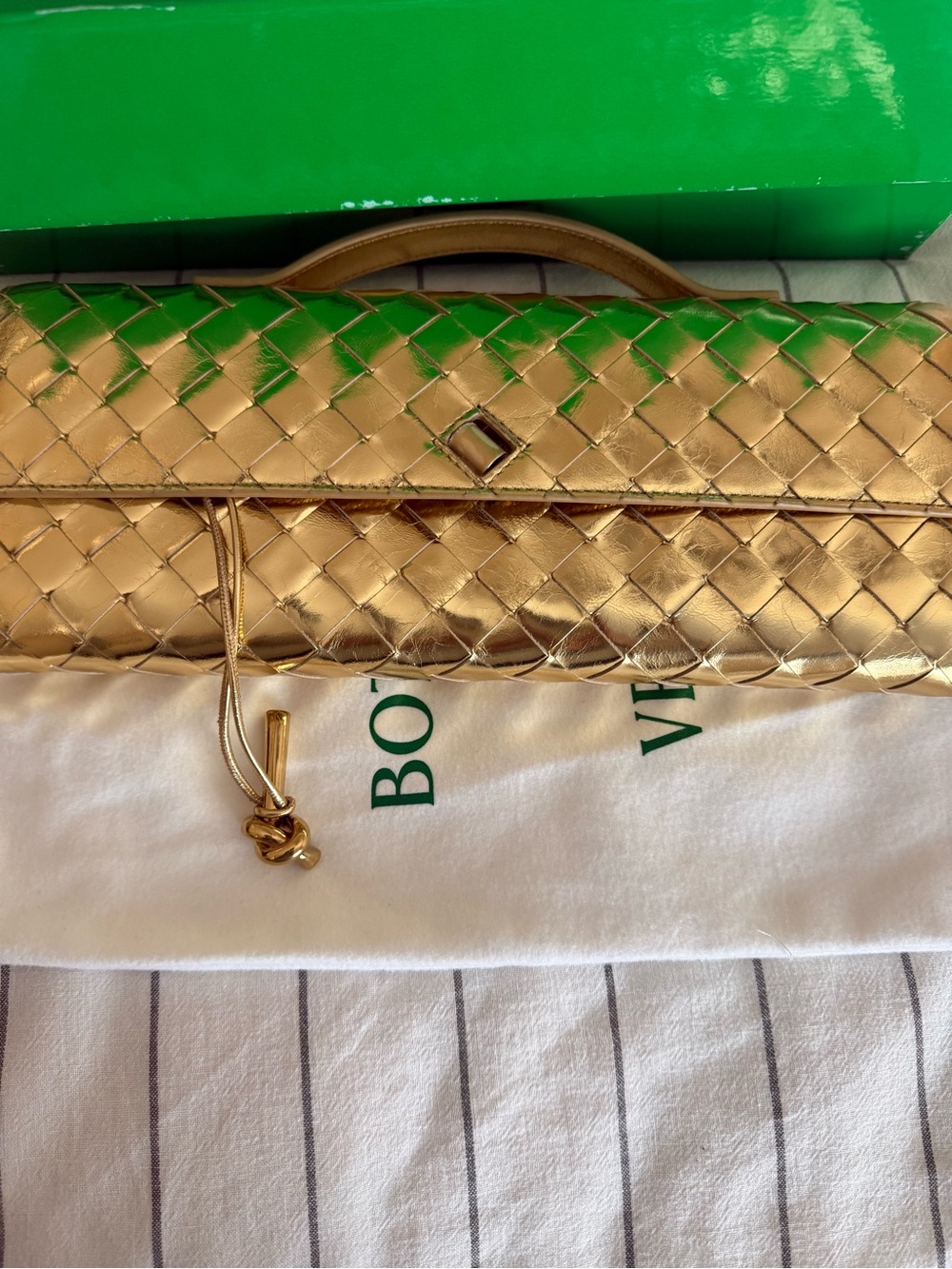 Bottega Veneta Andiamo Gold distressed calf Leather top handle Clutch NWOT - Picture 10 of 12